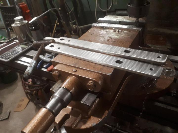L’atelier d’usinage de l’entreprise Fabrication MR, établi à Granby, est spécialisé dans la confection de feuilles de toiture en aluminium.